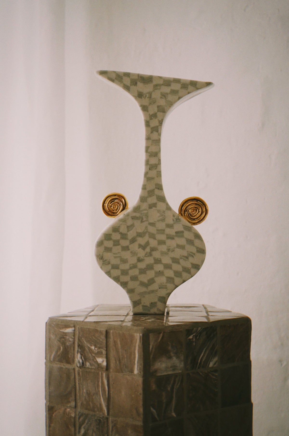 Nerikomi vase in green and white, by Tantri Mustika