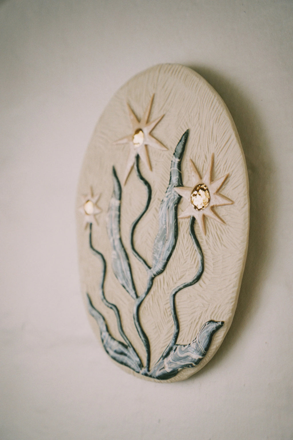 Ukiran Bunga Wall Piece No. 3 by Tantri Mustika
