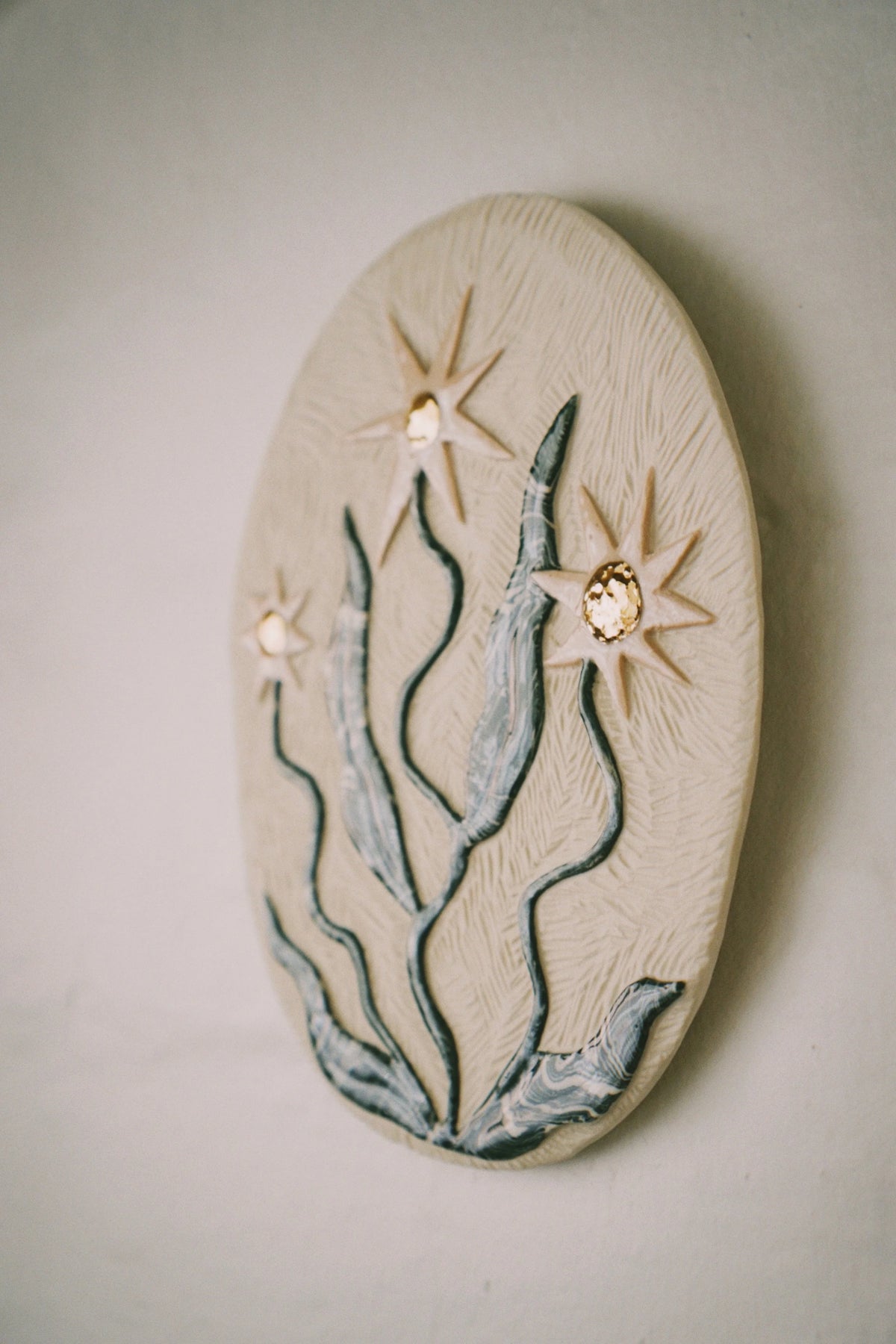 Ukiran Bunga Wall Piece No. 3 by Tantri Mustika