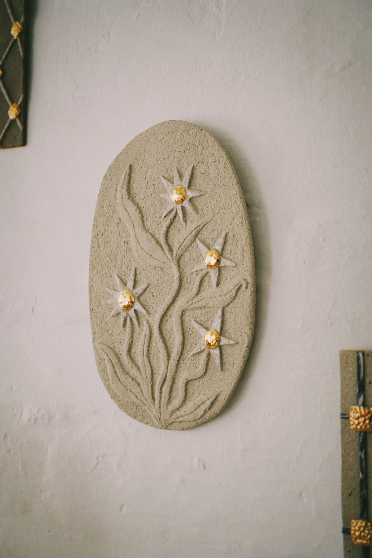 Ukiran Bunga Wall Piece No. 2 by Tantri Mustika