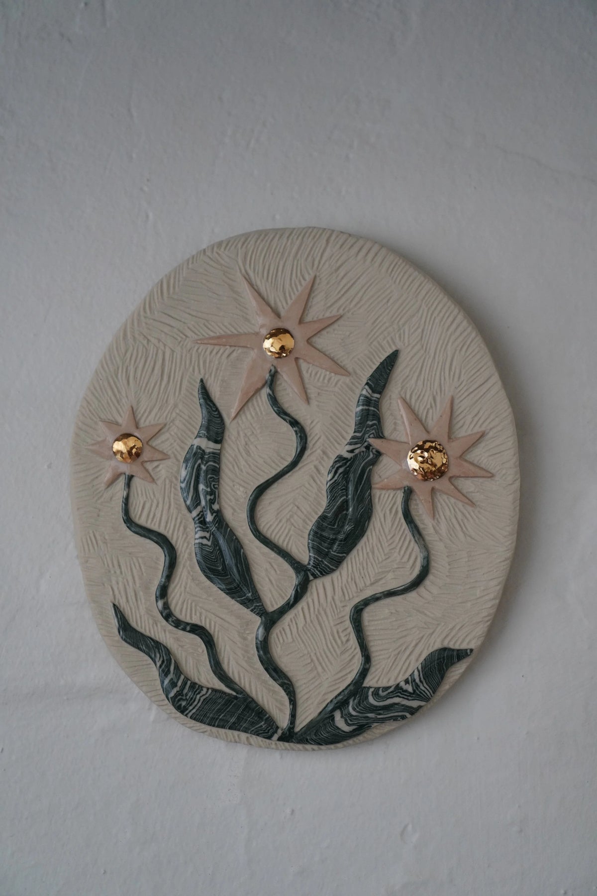 Ukiran Bunga Wall Piece No. 3 by Tantri Mustika