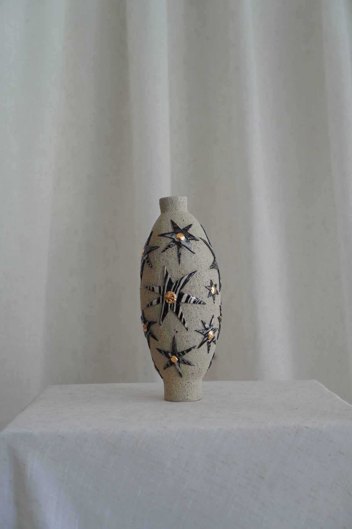 Ukiran Star Flower Vase No. 1 by Tantri Mustika