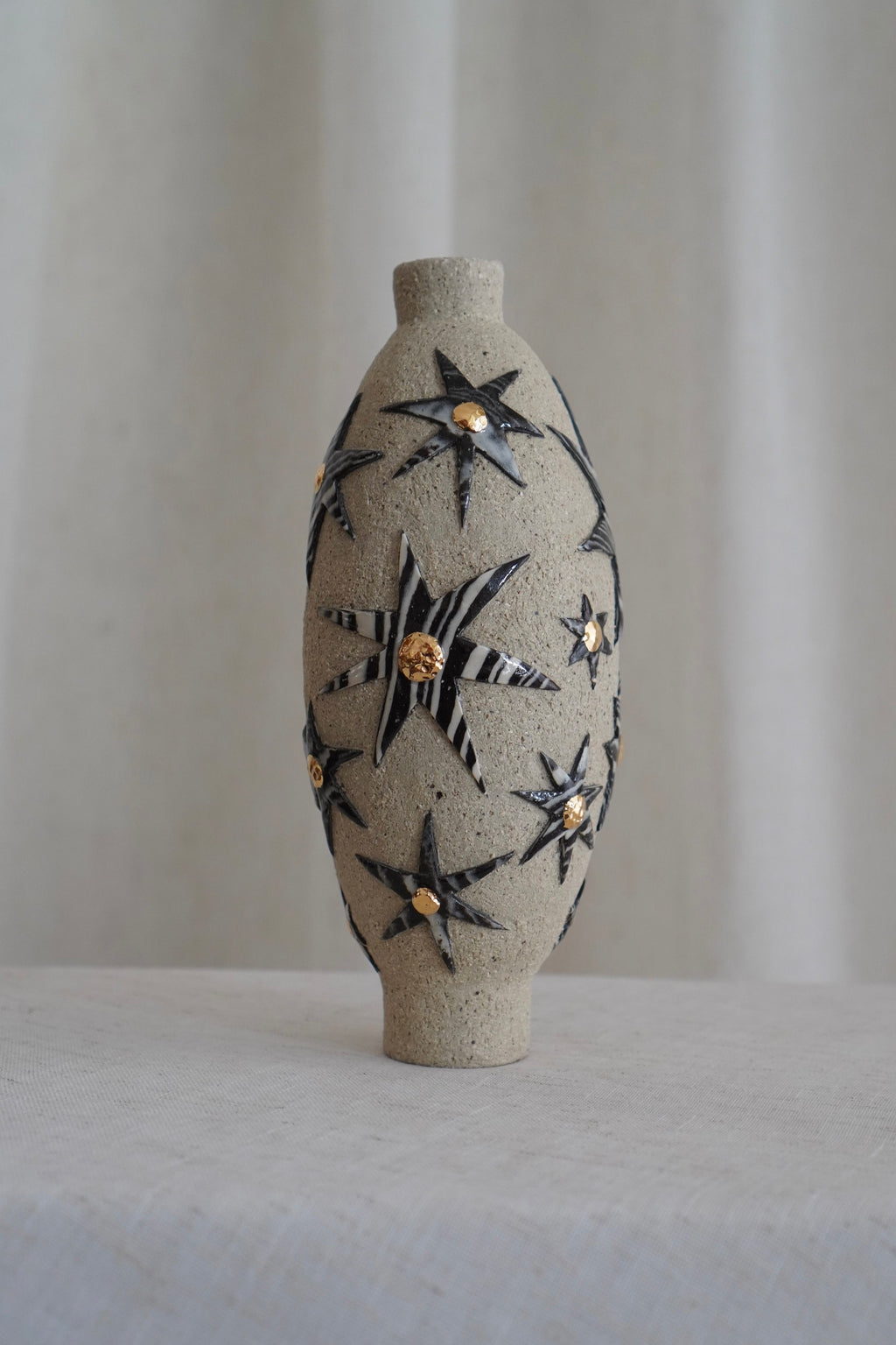 Ukiran Star Flower Vase No. 1 by Tantri Mustika