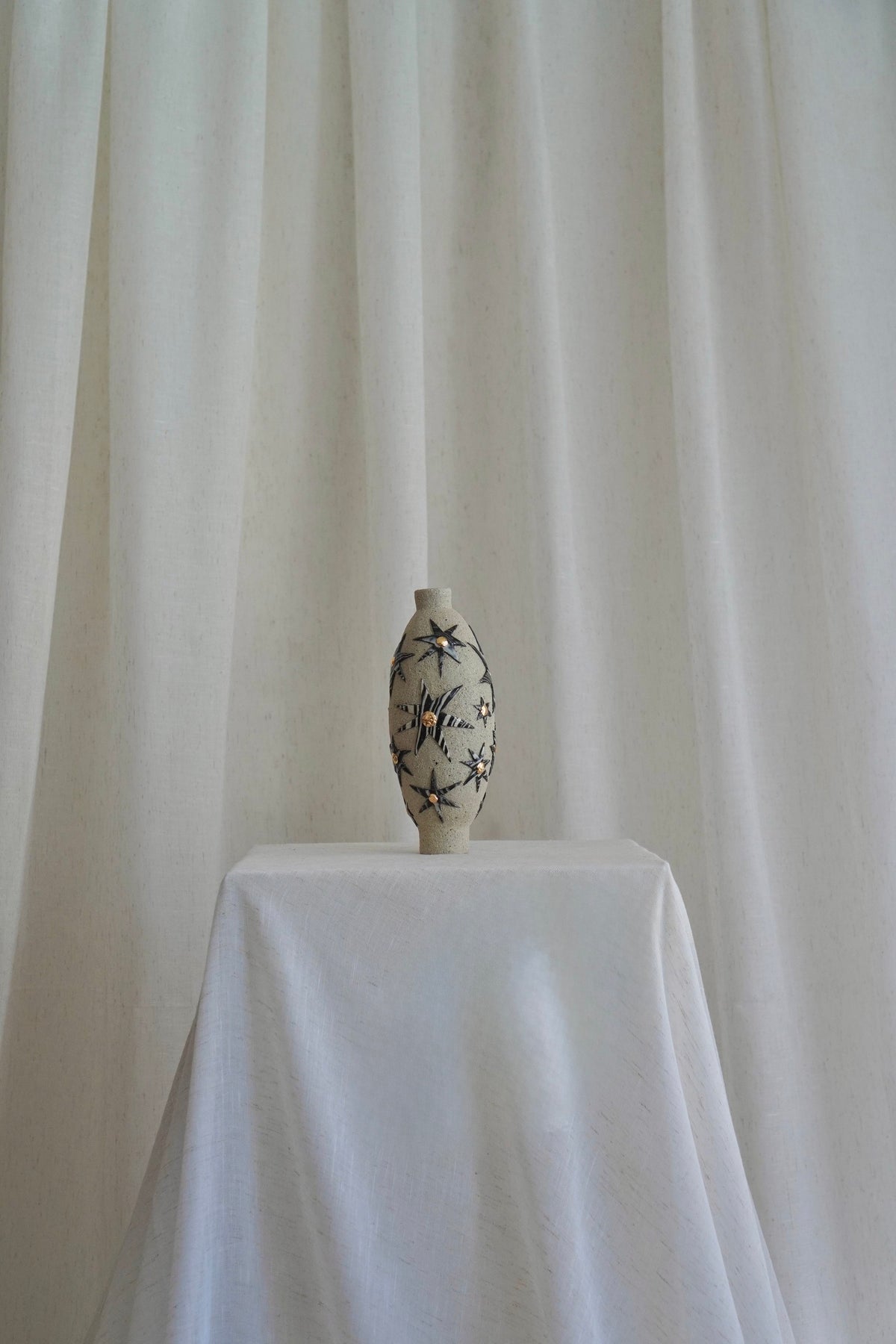 Ukiran Star Flower Vase No. 1 by Tantri Mustika