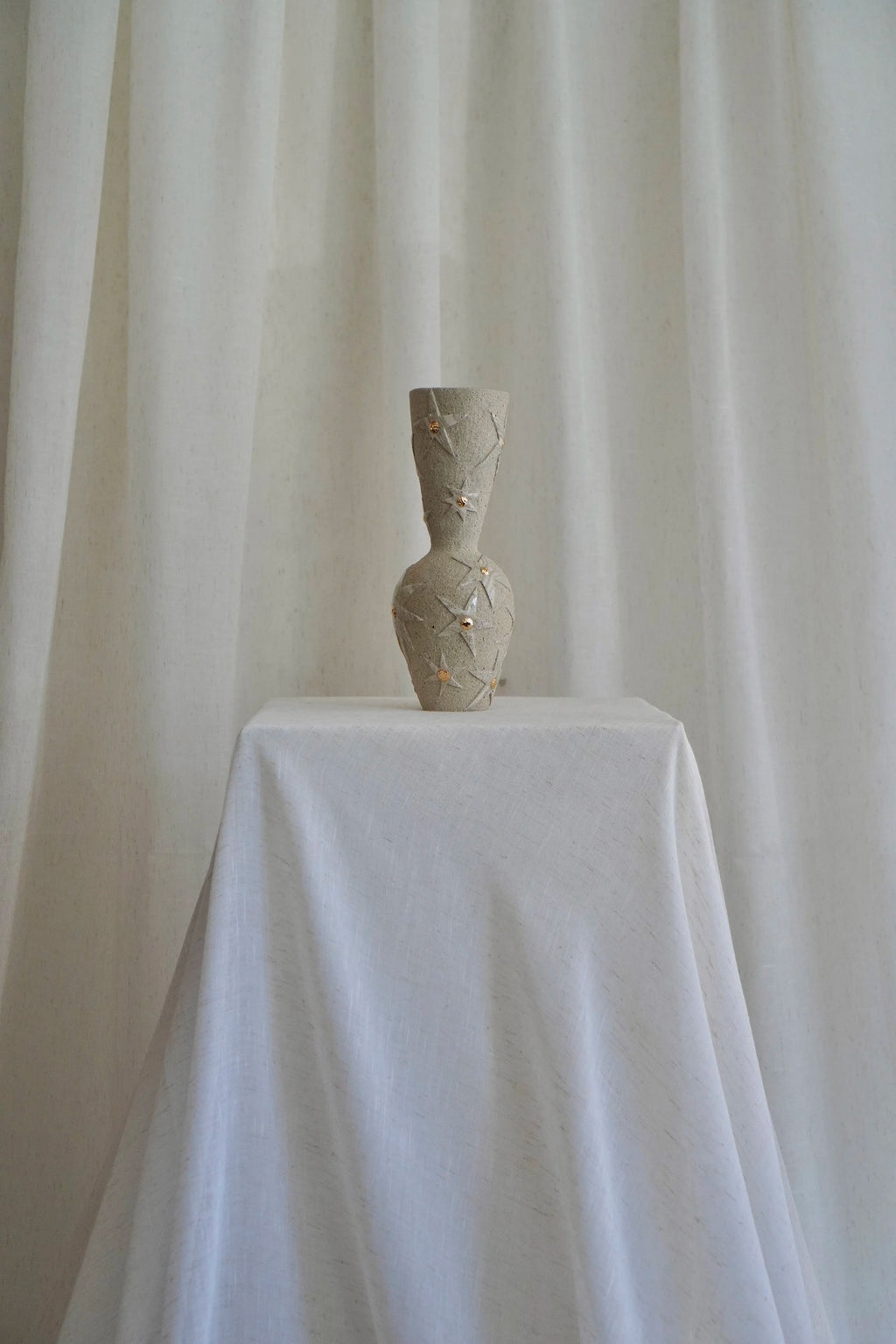 Ukiran Star Flower Vase No. 2 by Tantri Mustika
