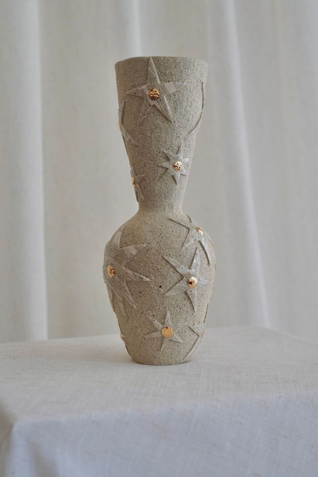 Ukiran Star Flower Vase No. 2 by Tantri Mustika