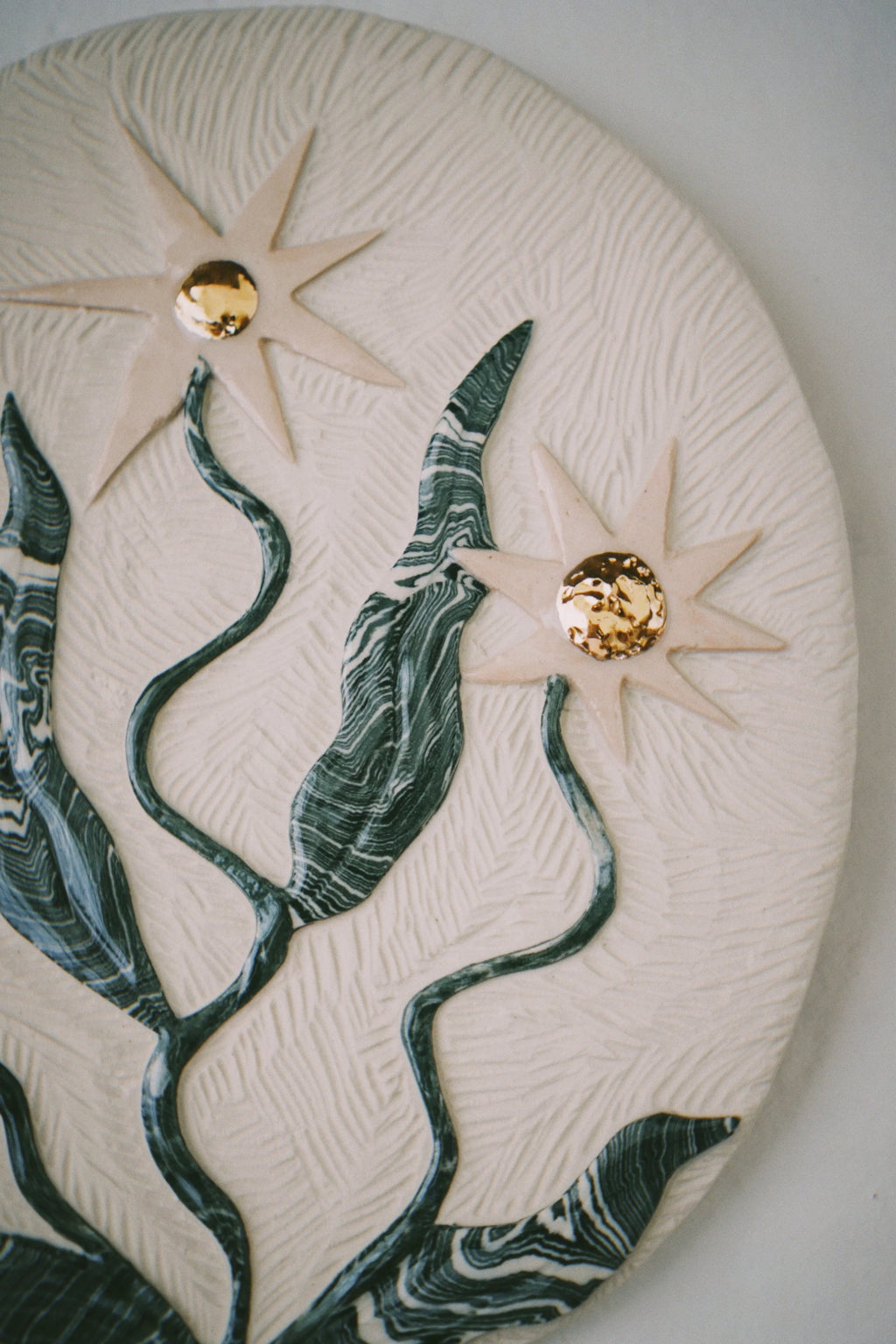 Ukiran Bunga Wall Piece No. 3 by Tantri Mustika
