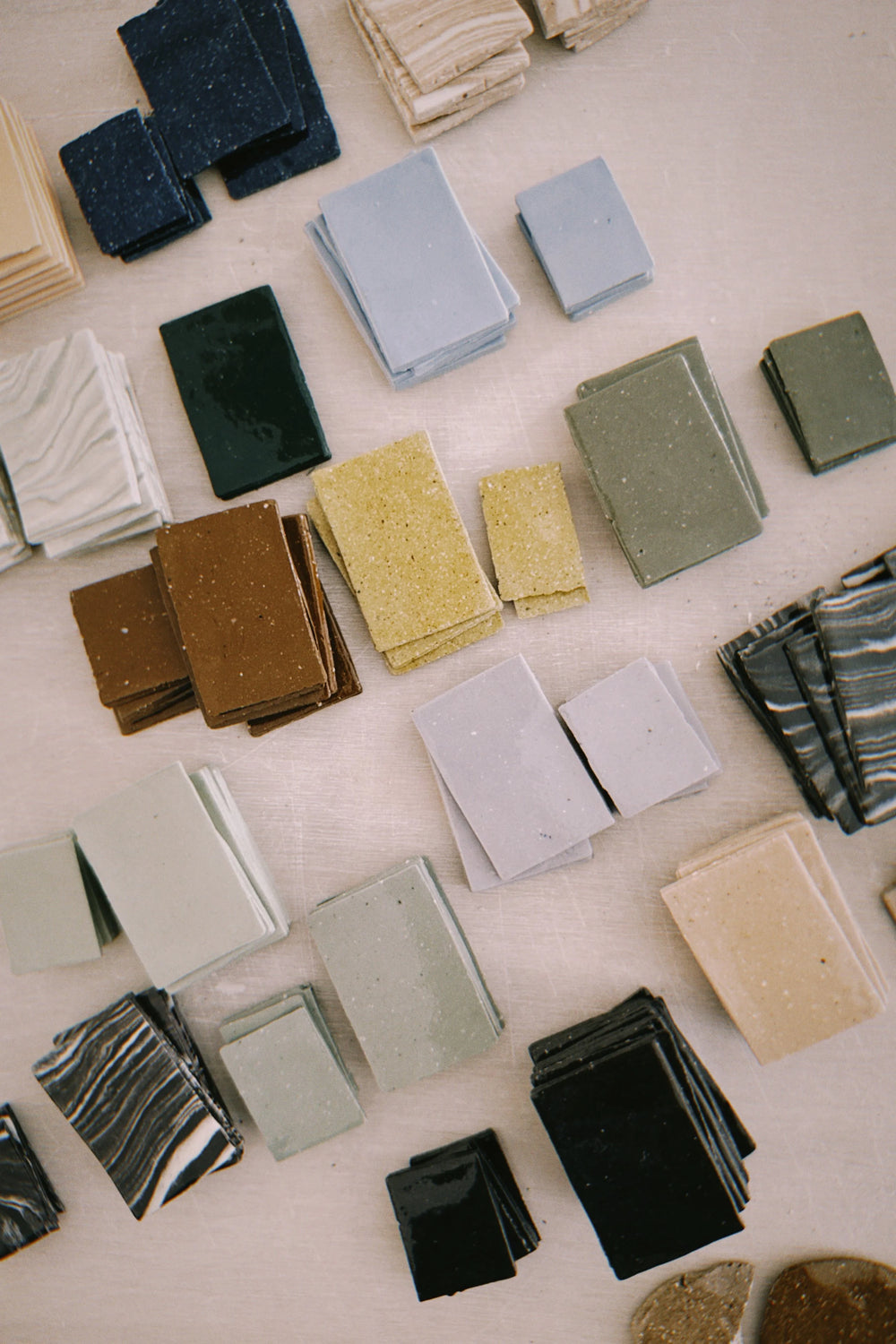 Colour tests in hand-stained clay, in Tantri Mustika’s studio