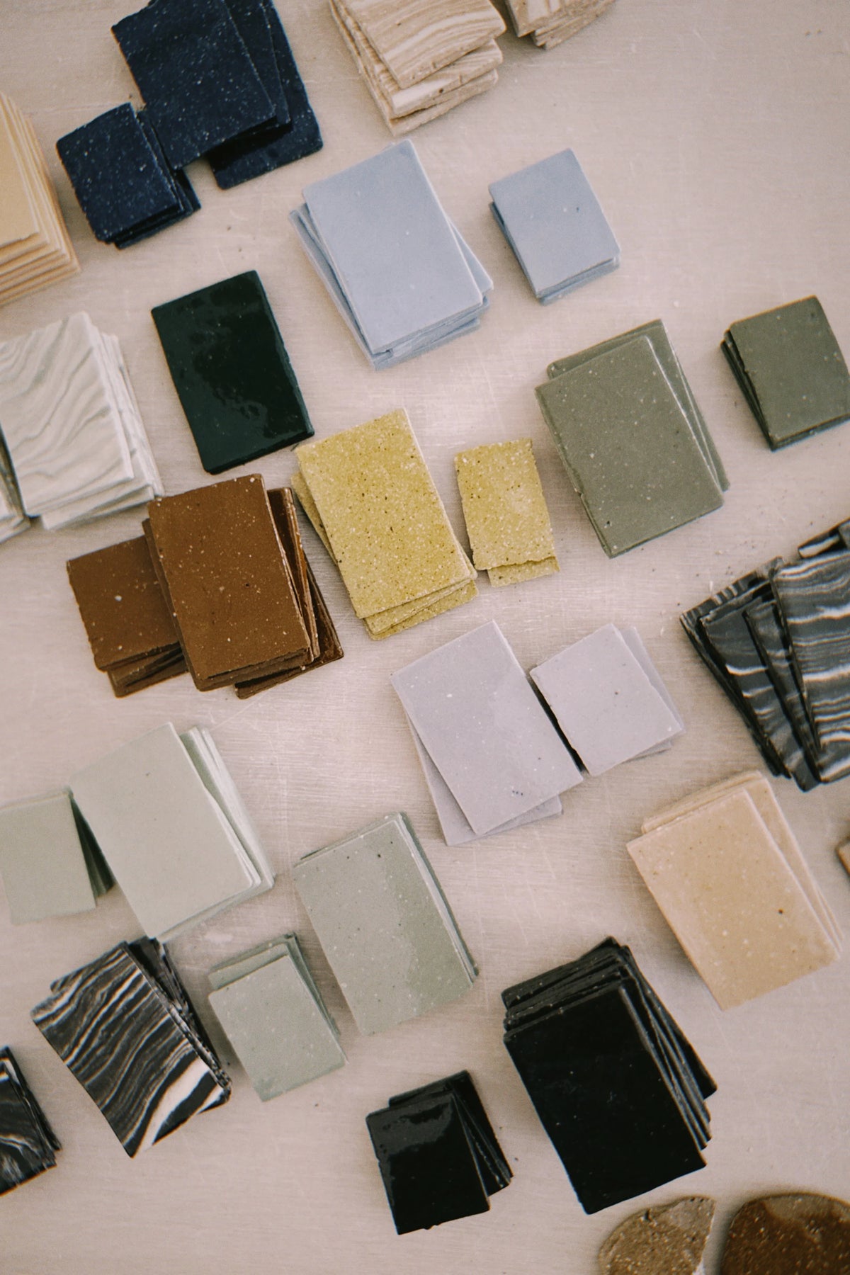 Colour tests in hand-stained clay, in Tantri Mustika’s studio